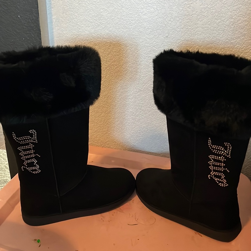 Brand new Juicy couture fur lack boots.